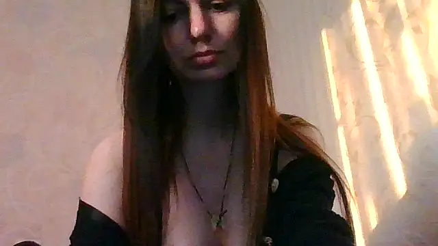 Snapshot of AliseWats chatting on 09.20.25 AliseWats online show from 09.20.25