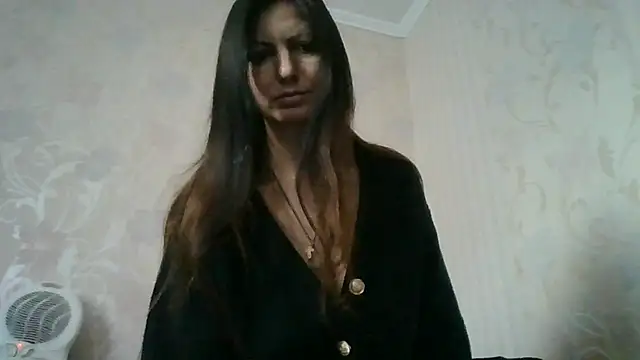 Snapshot of AliseWats chatting on 10.12.25 AliseWats online show from 10.12.25