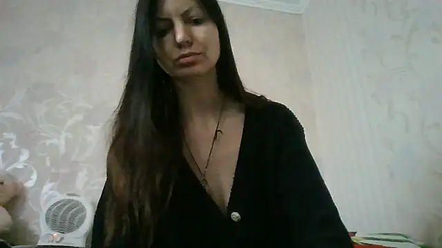 Snapshot of AliseWats chatting on 10.13.25 AliseWats online show from 10.13.25