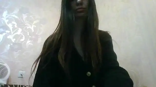 Snapshot of AliseWats chatting on 10.28.25 AliseWats online show from 10.28.25