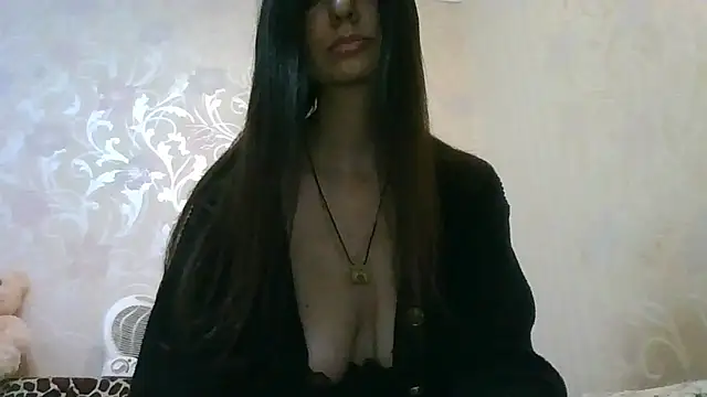 Snapshot of AliseWats chatting on 11.21.25 AliseWats online show from 11.21.25