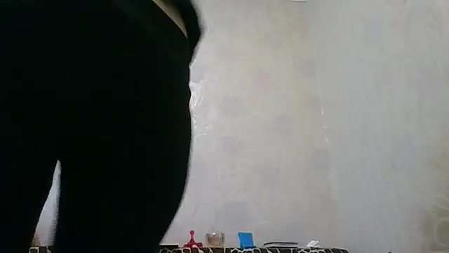 Snapshot of AliseWats chatting on 11.24.25 AliseWats online show from 11.24.25