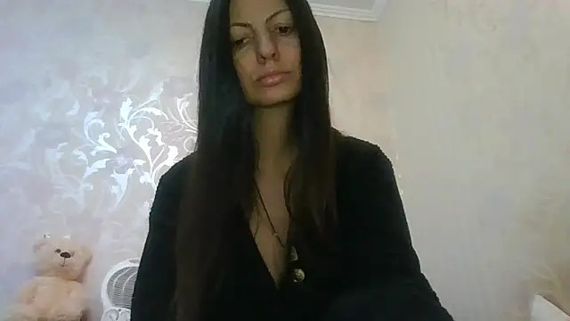 Snapshot of AliseWats chatting on 12.14.25 AliseWats online show from 12.14.25