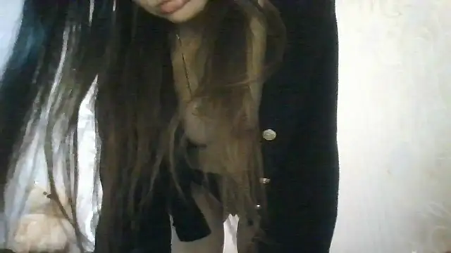 Snapshot of AliseWats chatting on 12.17.25 AliseWats online show from 12.17.25