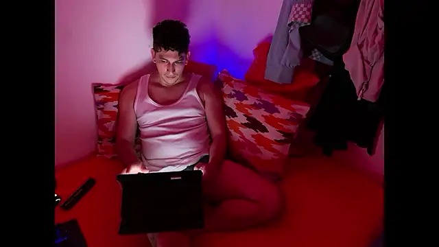 Snapshot of chicoinhibido chatting on 03.14.25 chicoinhibido online show from 03.14.25