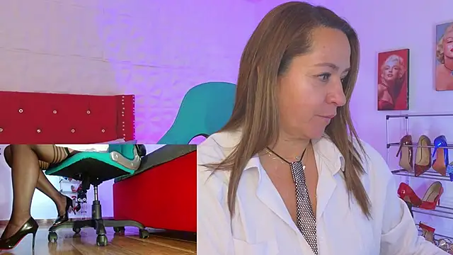 Snapshot of weet_Evans___ chatting on 10.07.25 weet Evans online show from 10.07.25