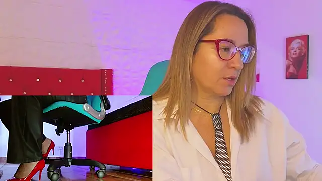 Snapshot of weet_Evans___ chatting on 10.19.25 weet Evans online show from 10.19.25