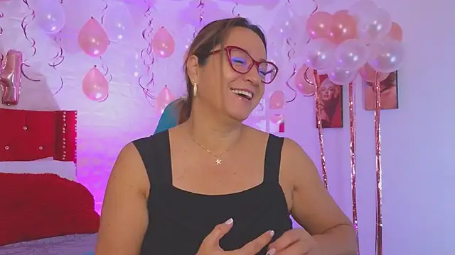 Snapshot of weet_Evans___ chatting on 11.14.25 weet Evans online show from 11.14.25