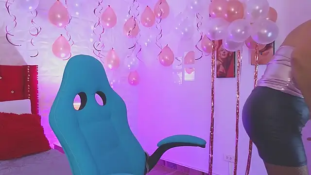 Snapshot of weet_Evans___ chatting on 11.16.25 weet Evans online show from 11.16.25