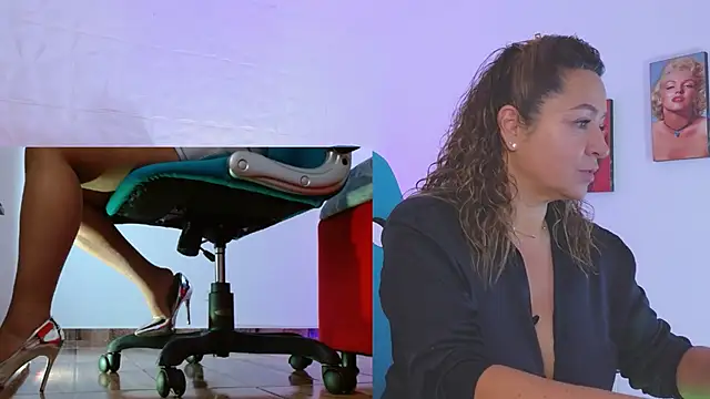 Snapshot of weet_Evans___ chatting on 11.21.25 weet Evans online show from 11.21.25