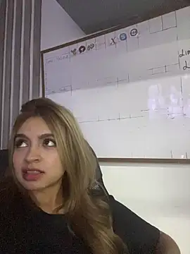 Snapshot of _Gabytaylor chatting on 10.15.25 Gabytaylor online show from 10.15.25