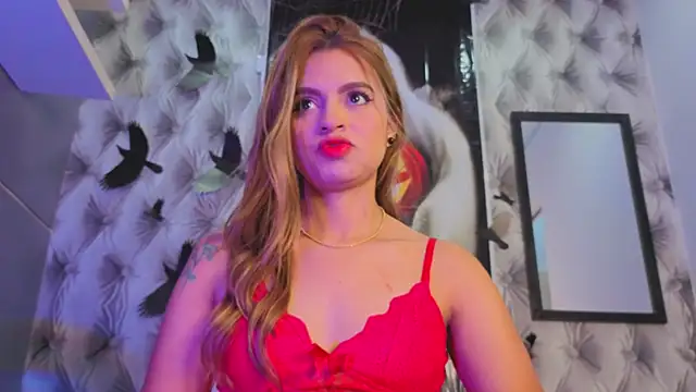 Snapshot of _Gabytaylor chatting on 10.24.25 Gabytaylor online show from 10.24.25