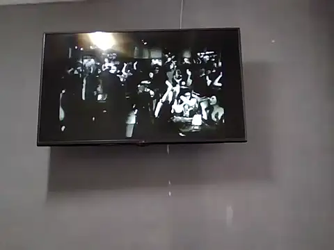 Snapshot of DaphneRosses chatting on 10.21.25 DaphneRosses online show from 10.21.25