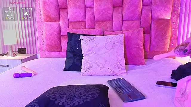 Snapshot of goldilockss15 chatting on 10.06.25 goldilockss15 online show from 10.06.25
