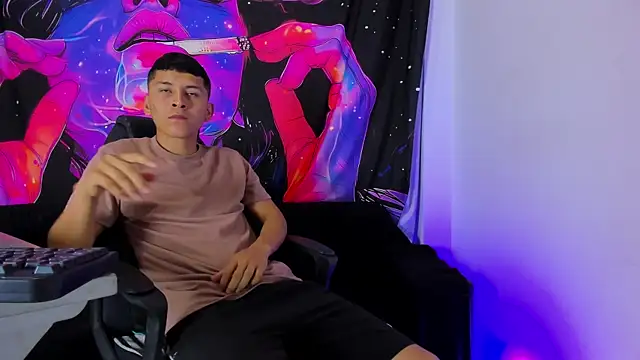 MAXXY CUTE online show from 03.14.25