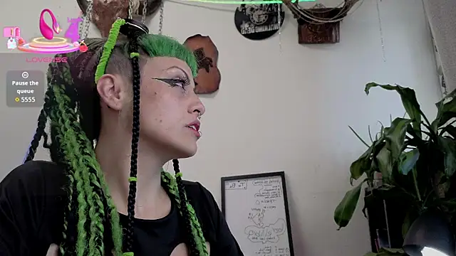 freyaa sorcerees online show from 10.21.25