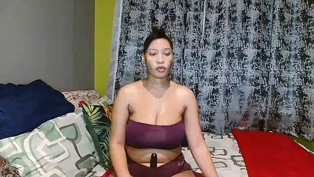 Snapshot of Tallwildnspicey98 chatting on 06.18.26 Tallwildnspicey98 online show from 06.18.26