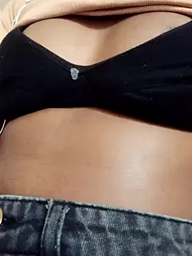 Snapshot of naughtyreva chatting on 03.09.25 naughtyreva online show from 03.09.25