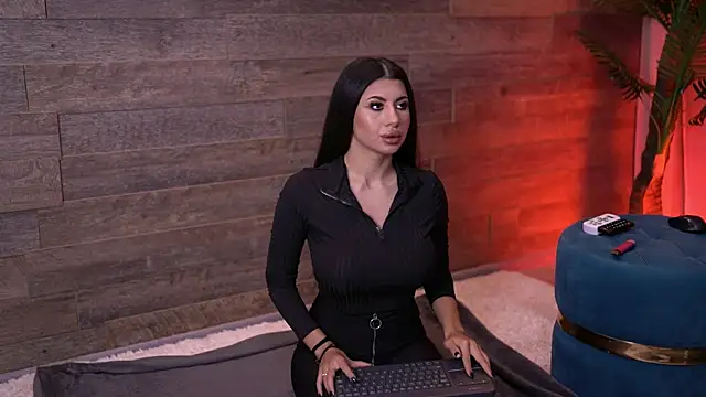 Snapshot of TanyaVonDe chatting on 11.21.25 TanyaVonDe online show from 11.21.25