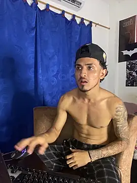 Snapshot of Zayn_kane chatting on 10.28.25 Zayn kane online show from 10.28.25