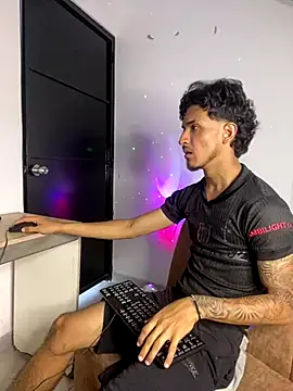 Snapshot of Zayn_kane chatting on 11.06.25 Zayn kane online show from 11.06.25