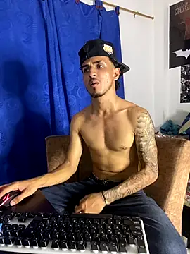 Snapshot of Zayn_kane chatting on 11.28.25 Zayn kane online show from 11.28.25