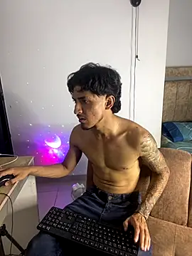 Snapshot of Zayn_kane chatting on 12.05.25 Zayn kane online show from 12.05.25