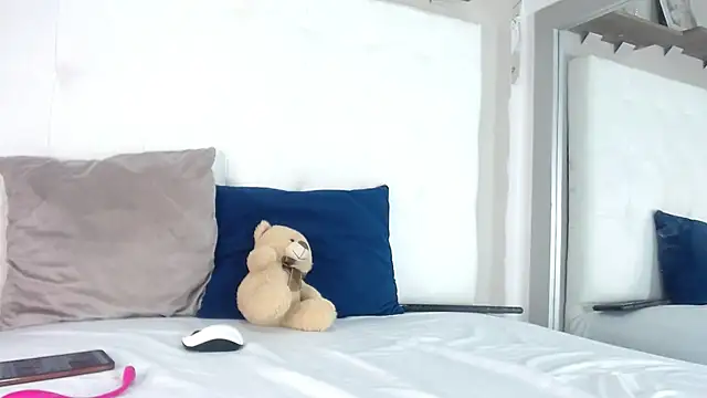 willow smitt online show from 10.28.25