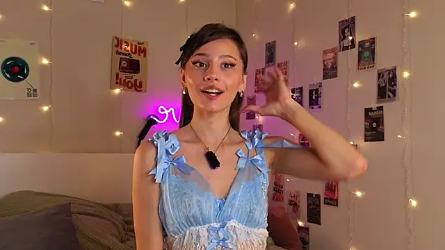 Snapshot of EditaBails chatting on 09.12.25 EditaBails online show from 09.12.25