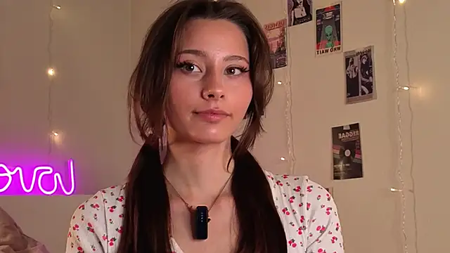 Snapshot of EditaBails chatting on 09.20.25 EditaBails online show from 09.20.25