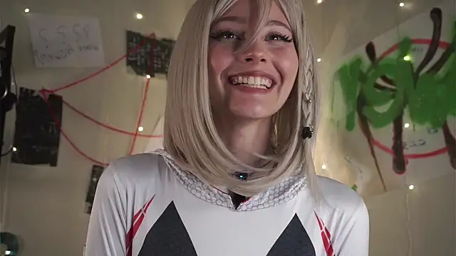 Snapshot of EditaBails chatting on 09.23.25 EditaBails online show from 09.23.25