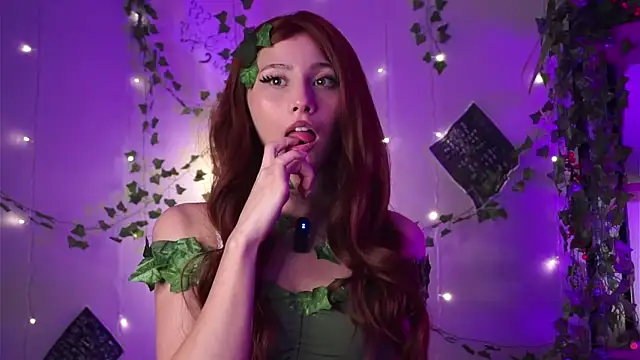 Snapshot of EditaBails chatting on 09.24.25 EditaBails online show from 09.24.25