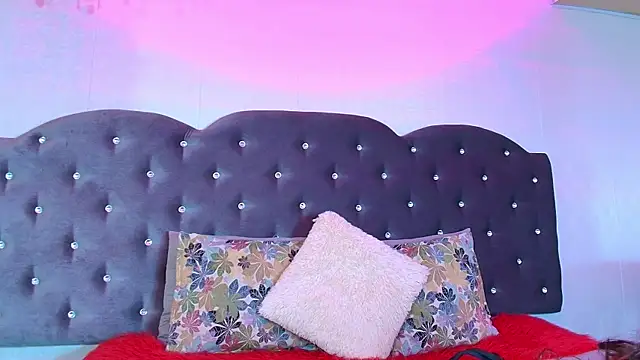 Lia Valmont online show from 11.14.25