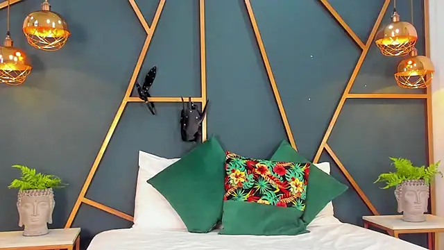 Lia Valmont online show from 03.02.26