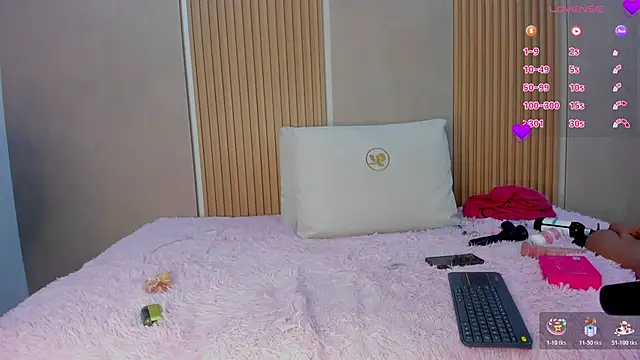 Snapshot of stephany_summer chatting on 10.29.25 stephany summer online show from 10.29.25