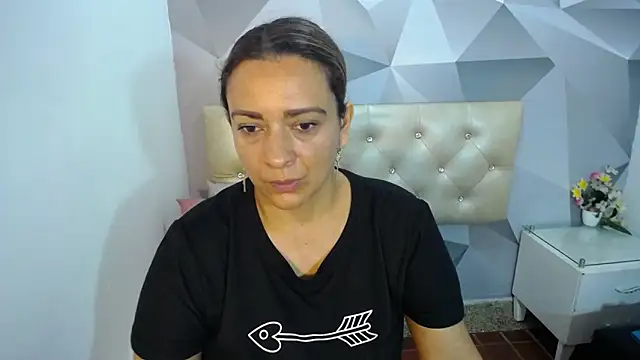 Milf-Prettyboobs online show from 11.18.25