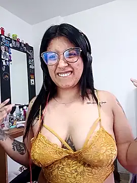 Snapshot of DaniPoison chatting on 11.07.25 DaniPoison online show from 11.07.25