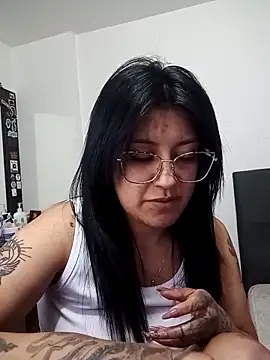 Snapshot of DaniPoison chatting on 12.17.25 DaniPoison online show from 12.17.25