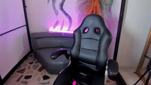 Snapshot of VanessaScott_ chatting on 10.26.25 VanessaScott online show from 10.26.25