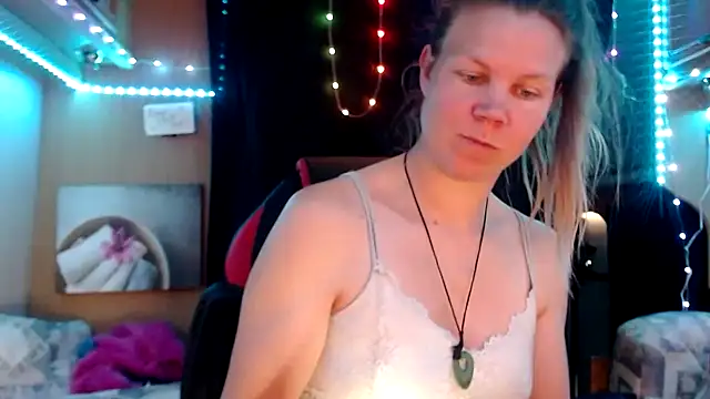 CallMeMaria online show from 03.05.25