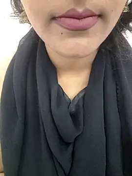 Snapshot of priya_00143 chatting on 11.14.25 priya 00143 online show from 11.14.25