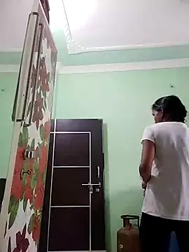 Hotty-Nidhi online show from 03.15.25