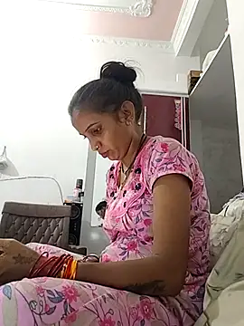 Hotty-Nidhi online show from 09.26.25