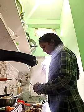 Hotty-Nidhi online show from 12.22.25