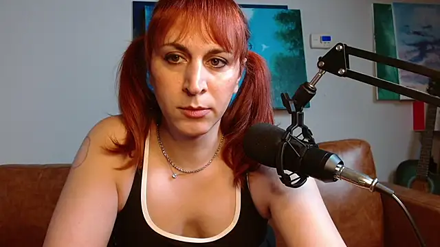 Snapshot of ChewyCandy chatting on 10.29.25 ChewyCandy online show from 10.29.25