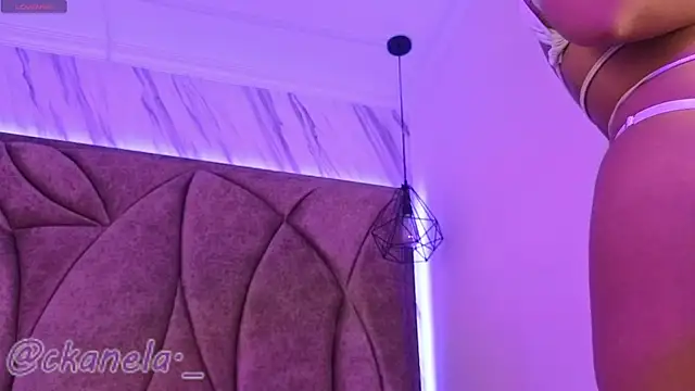 Snapshot of Kanela_miller_ chatting on 11.10.25 Kanela miller online show from 11.10.25