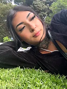 Lilith Thompson online show from 11.10.25