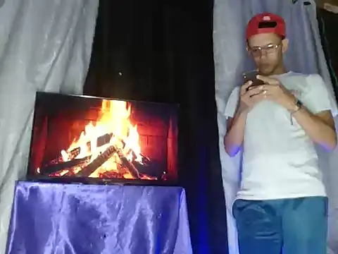 Snapshot of Hidden_Fantasies chatting on 11.04.25 Hidden Fantasies online show from 11.04.25