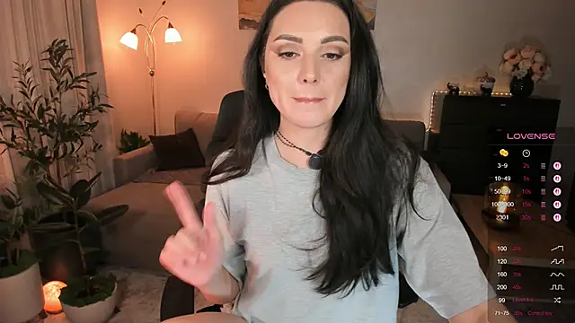 Snapshot of Viki_Bellson chatting on 11.28.25 Viki Bellson online show from 11.28.25