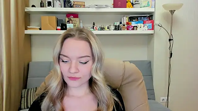 Snapshot of Kara_Smith_ chatting on 12.04.24 Kara Smith online show from 12.04.24